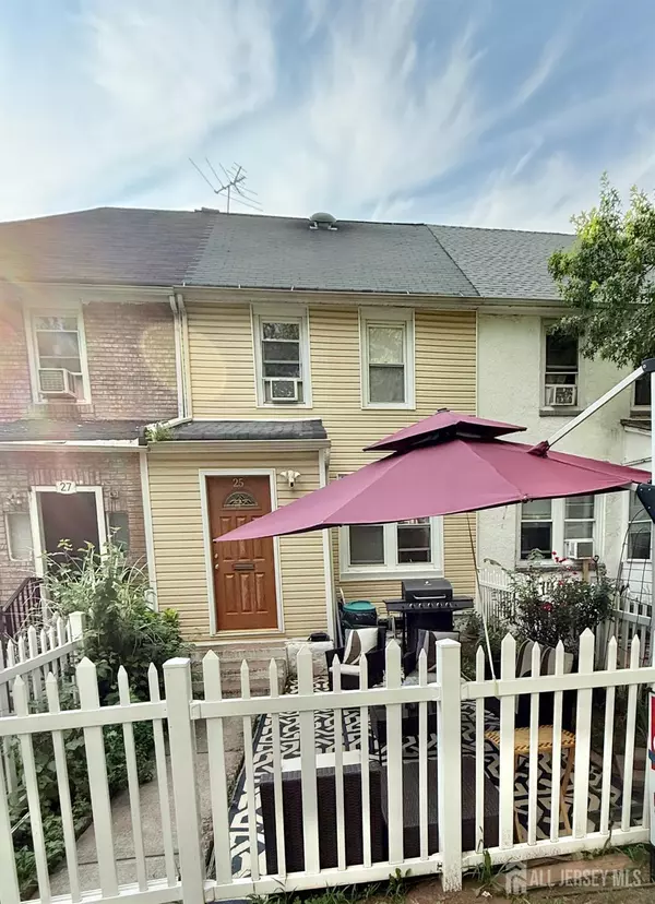 25 Langley PL, New Brunswick, NJ 08901