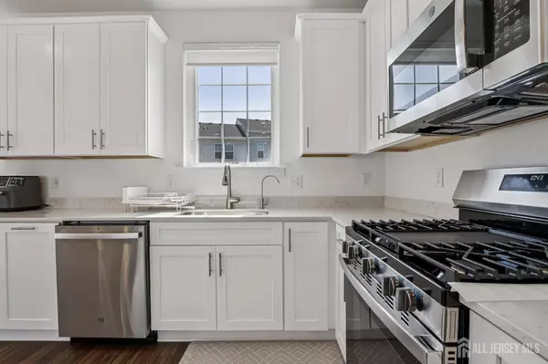 Manalapan, NJ 07726,52 Crimson DR