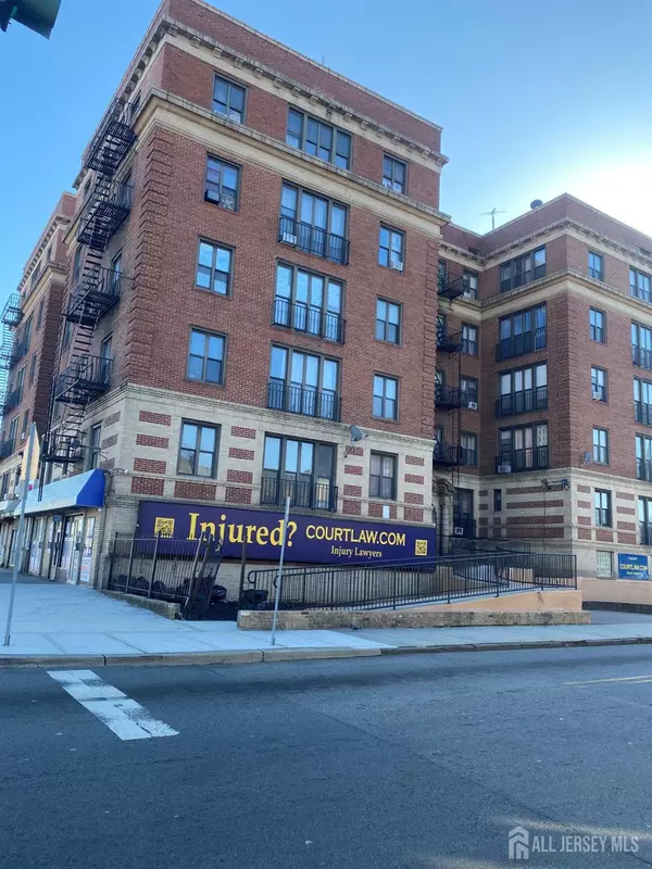94 S Munn AVE, East Orange, NJ 07018