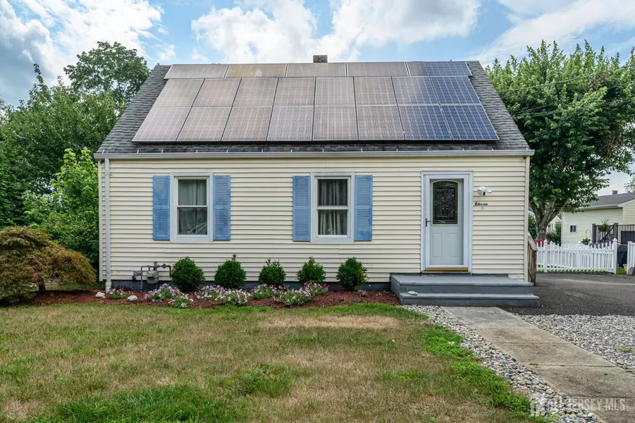 11 Weamaconk DR, Englishtown, NJ 07726