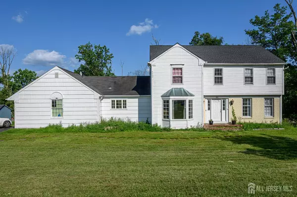 92 Country Acres DR, Hampton, NJ 08827