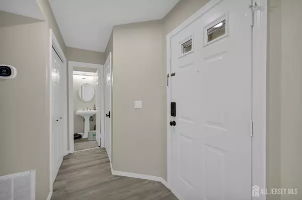 East Brunswick, NJ 08816,166 Stults LN
