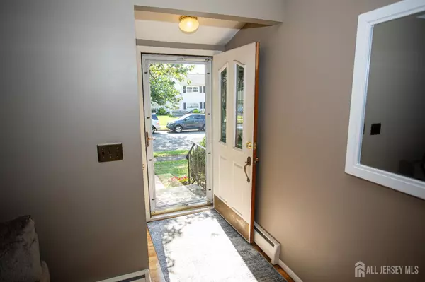 Sayreville, NJ 08859,94 Albert DR