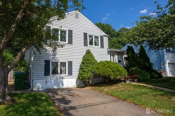 94 Albert DR, Sayreville, NJ 08859