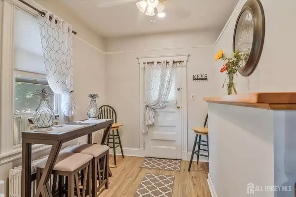 61 Redwood AVE, Edison, NJ 08817