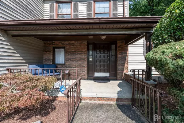 Edison, NJ 08820,5 Pine Ridge DR