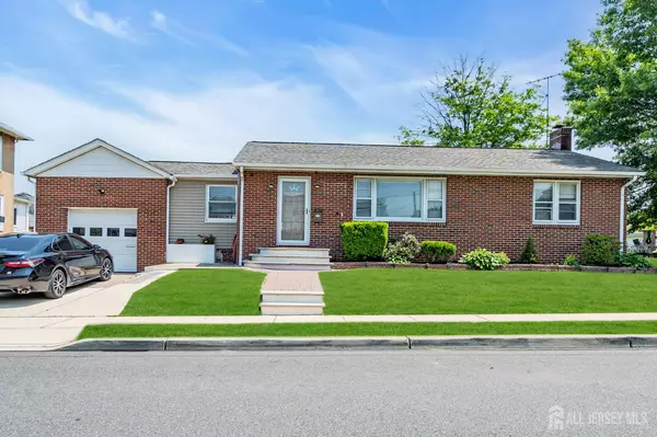 7 Oakwood PL, North Brunswick, NJ 08902