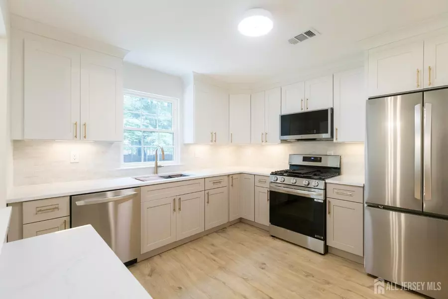 703 Timber Oaks RD, Edison, NJ 08820