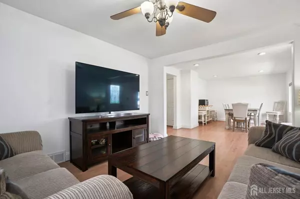 Avenel, NJ 07001,27 George ST