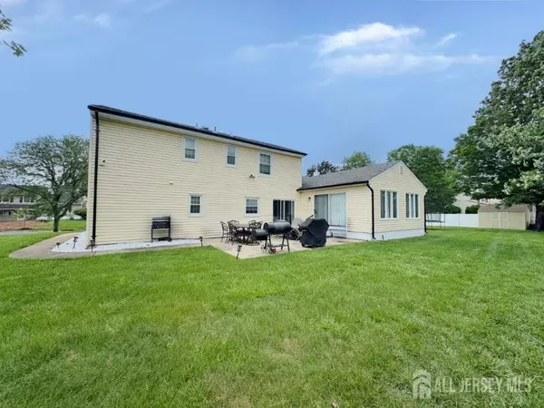 Piscataway, NJ 08854,21 Thornton LN