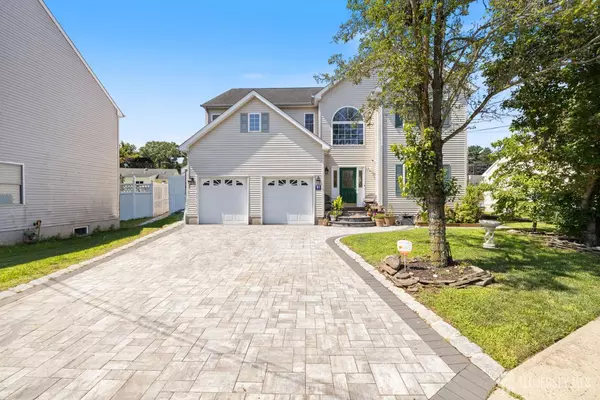 4 Graulich DR, Milltown, NJ 08850