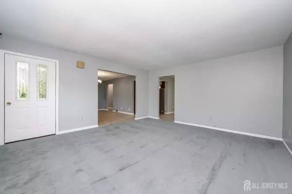 Green Brook, NJ 08812,11 Glenn AVE