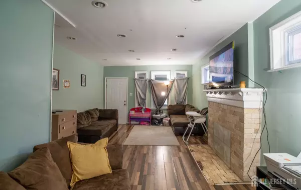 Trenton, NJ 08618,31 Bryn Mawr AVE