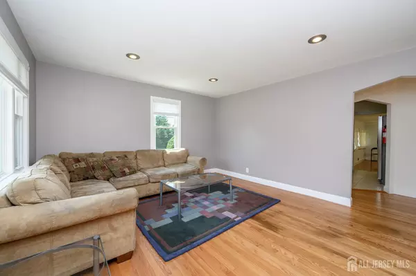Edison, NJ 08837,31 Gold ST