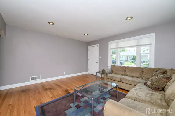 Edison, NJ 08837,31 Gold ST