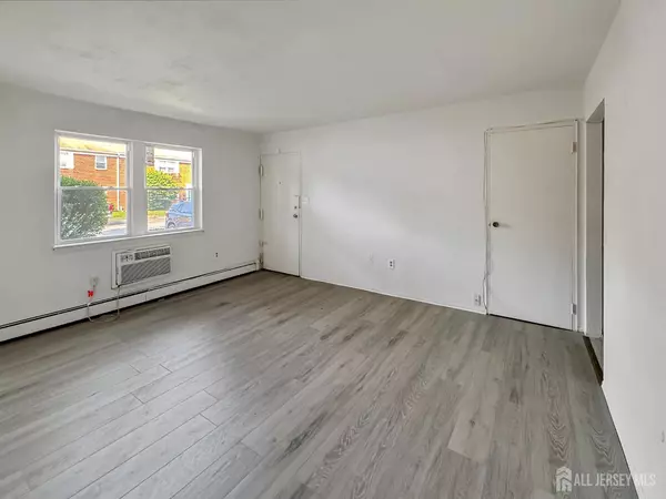 Spotswood, NJ 08828,289 Main ST #7L
