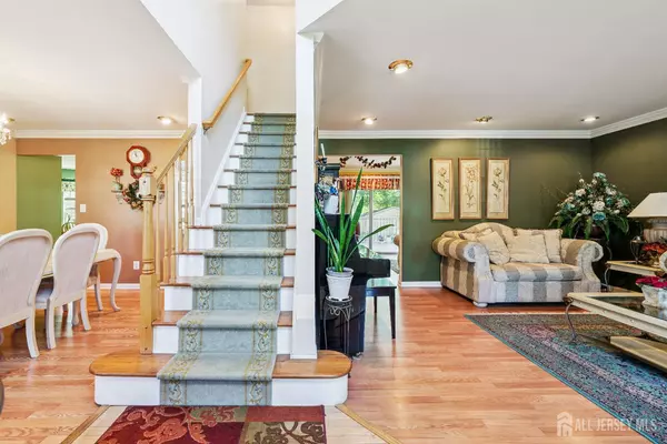 Edison, NJ 08837,27 Ginger DR