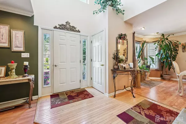 Edison, NJ 08837,27 Ginger DR