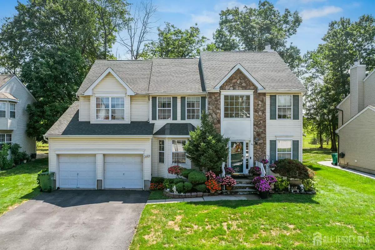 Edison, NJ 08837,27 Ginger DR