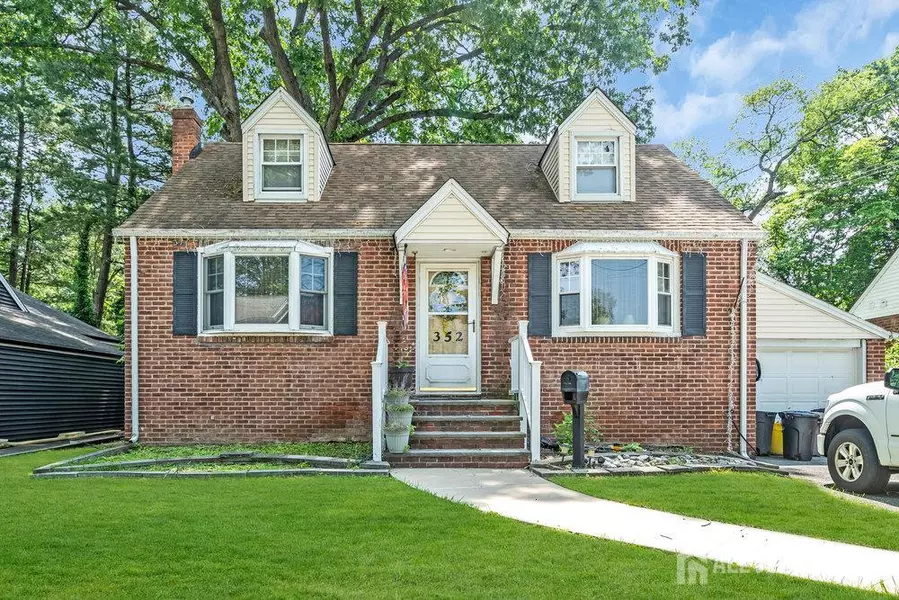 352 Birchwood RD, New Milford, NJ 07646