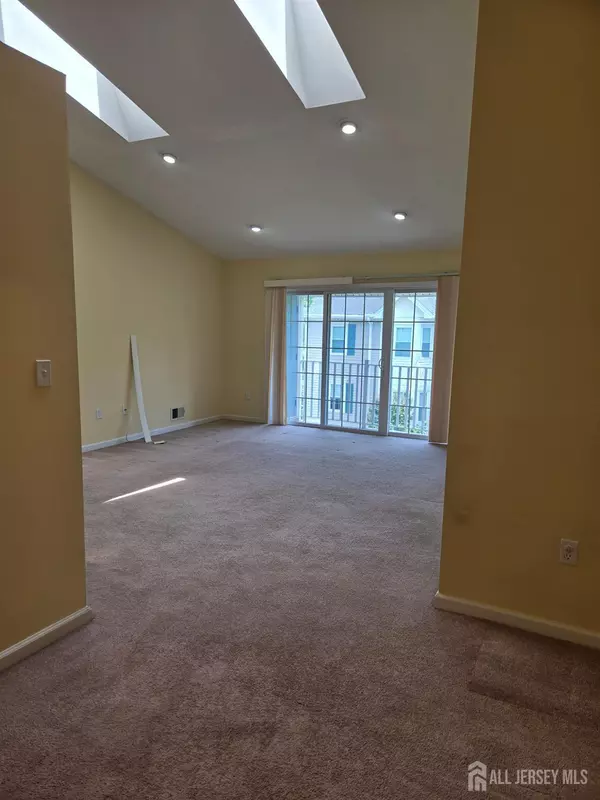 North Brunswick, NJ 08902,44 Dartmouth WAY