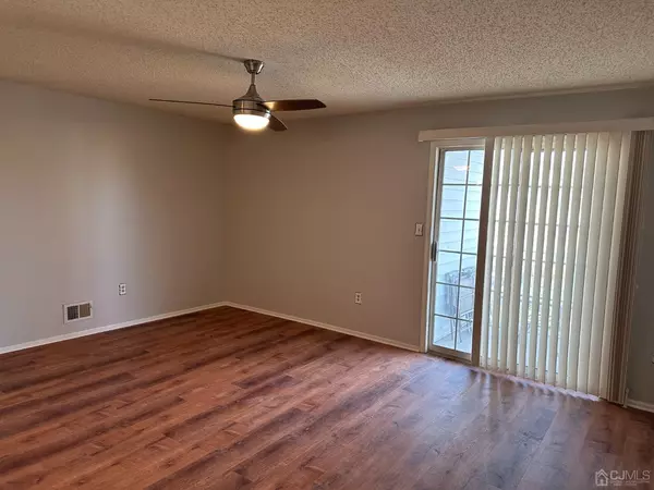 498 Witney CT, North Brunswick, NJ 08902