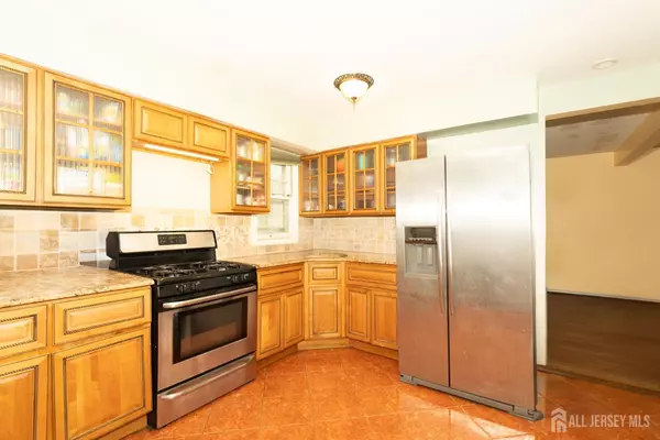Orange, NJ 07050,655 N Mosswood AVE
