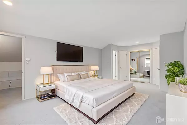 Plainsboro, NJ 08540,520 Sayre DR