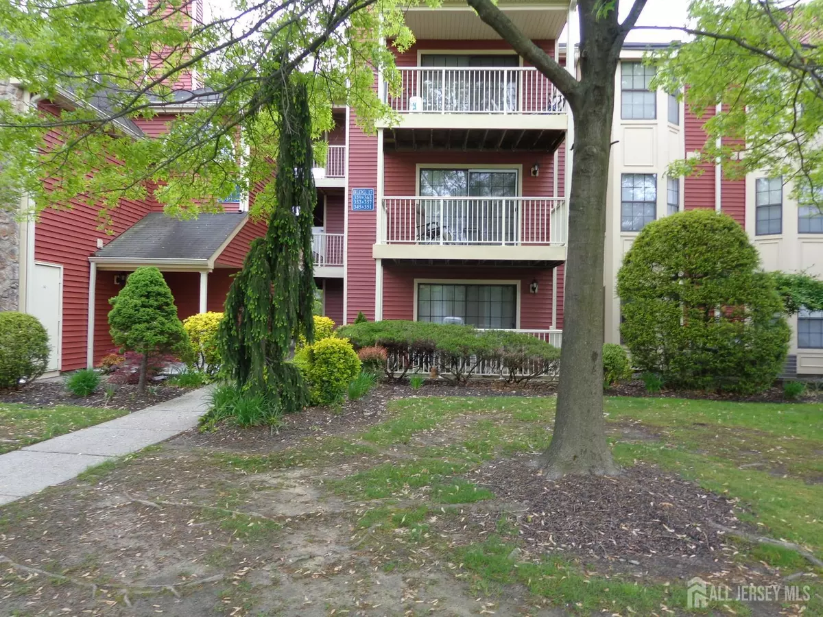 East Brunswick, NJ 08816,353 Crosspointe DR