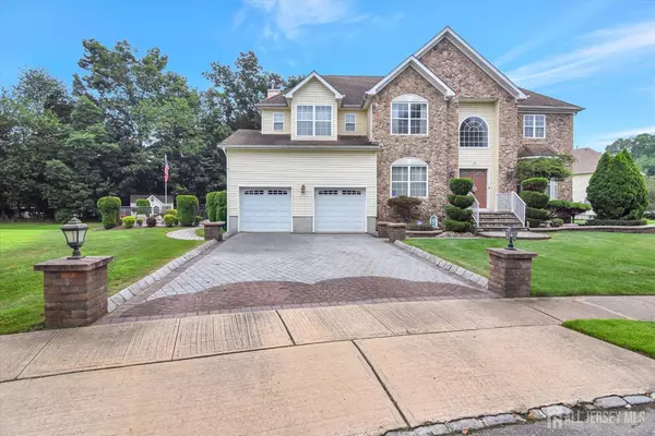 6 Markham CIR, Old Bridge, NJ 08857