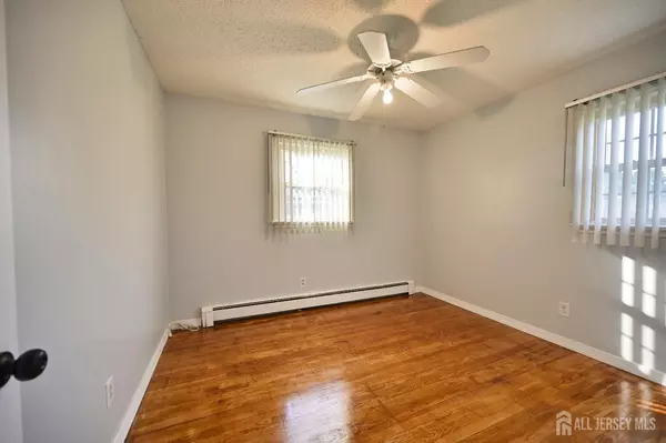 Franklin Twsp, NJ 08873,135 E Irvington AVE