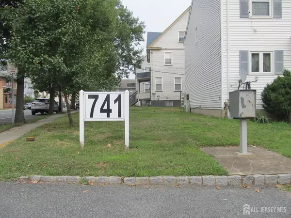 Dunellen, NJ 08812,741 Bound Brook RD #UNIT8