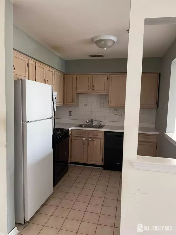 Edison, NJ 08817,1338 Waterford DR