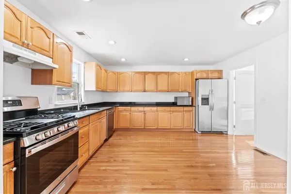 1625 Mabel ST, Piscataway, NJ 08053