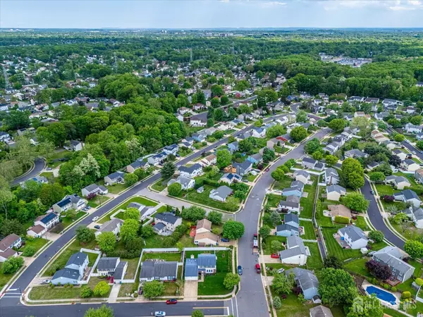 Edison, NJ 08820,40 Azalea DR