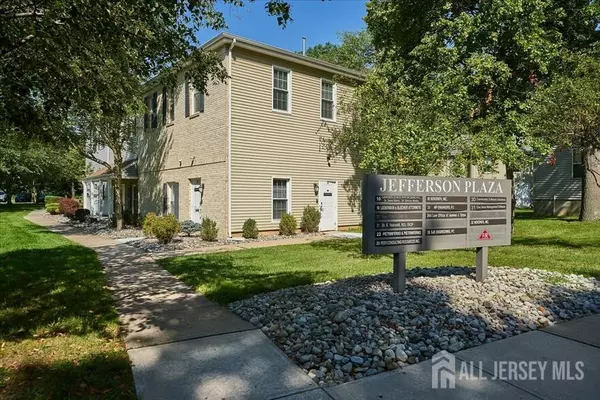 32 Jefferson PLZ, Middlesex, NJ 08540