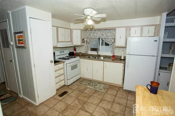 Spotswood, NJ 08884,139 VILLAGE DR W