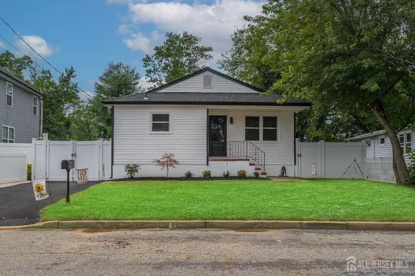 Keyport, NJ 07735,976 Woodmere DR