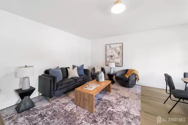 Keyport, NJ 07735,976 Woodmere DR