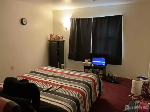 North Brunswick, NJ 08902,903 NO Oaks BLVD N