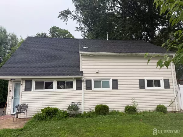 2 Gold ST, Green Brook, NJ 08812