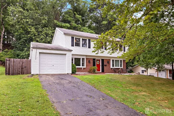 93 Idlebrook LN, Aberdeen, NJ 07747