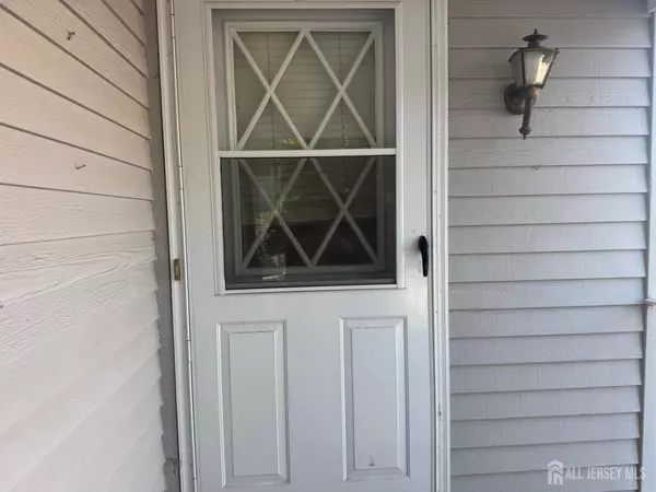 16 dawn CT, South Brunswick, NJ 08852