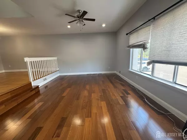 South Brunswick, NJ 08852,16 dawn CT