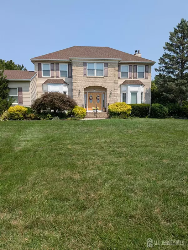 4 Jeana CT, Monroe, NJ 08831