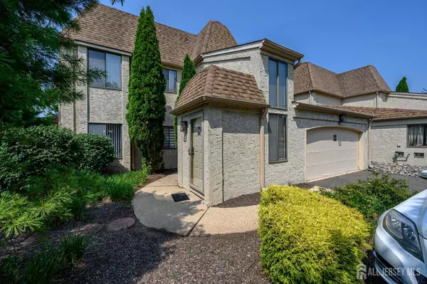 43 Carriage PL, Edison, NJ 08820