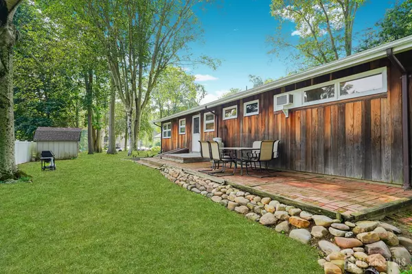 North Brunswick, NJ 08902,251 Forest LN