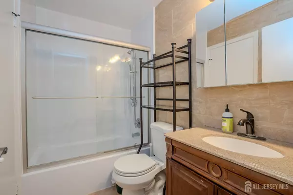 South Brunswick, NJ 08852,7123 Elm CT