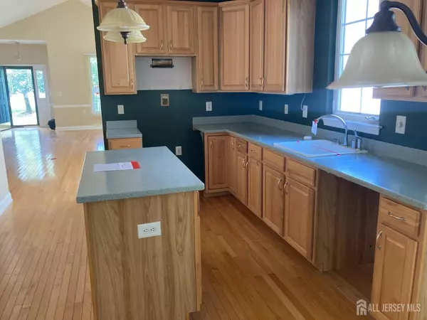 Hamilton, NJ 08690,7 Swallow DR