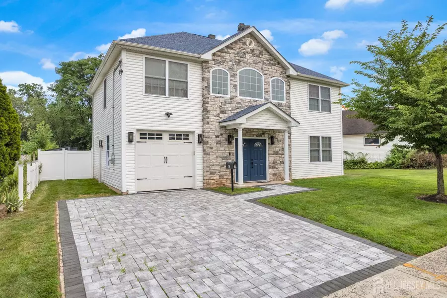 38 Sturgis RD, Edison, NJ 08817